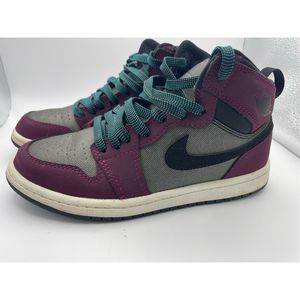 Nike Air Jordan 1 Retro High Mulberry_Size 2Y